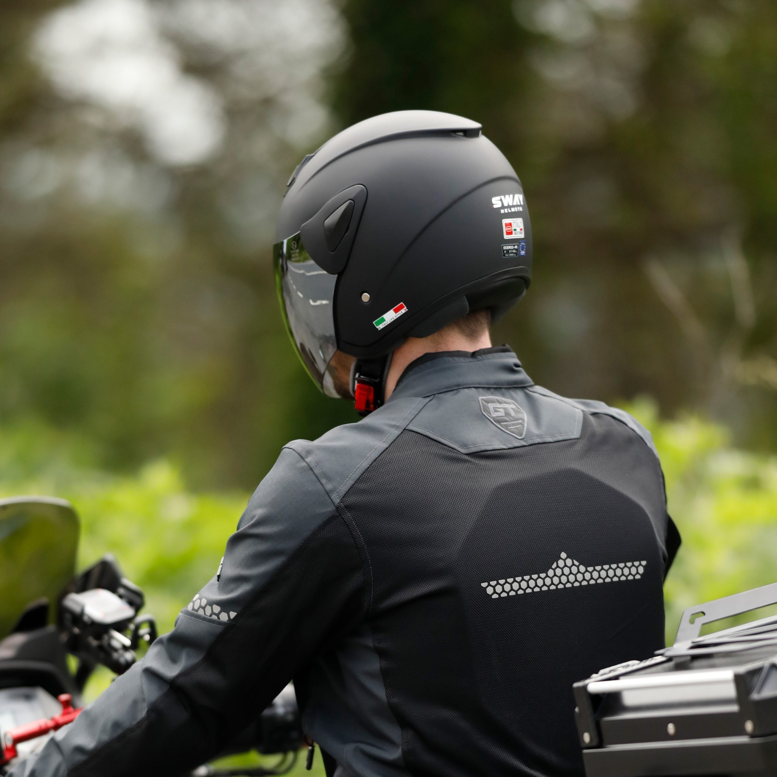 SWAY 733 Kask Mat Black